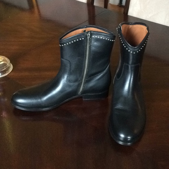 Frye black short boots with studs size 9 1/2 Excellent condition - Picture 3 of 7